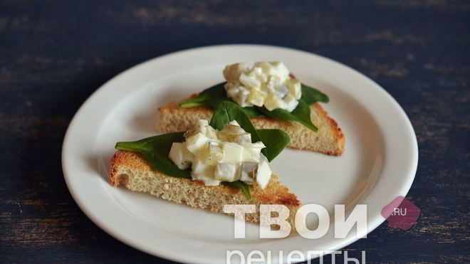 Рецепт Бутербродов со шпинатом и яичным салатом