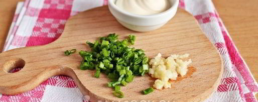 Шаг 3: бутербродов со шпротами с черным хлебом