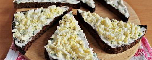 Шаг 7: бутербродов со шпротами с черным хлебом