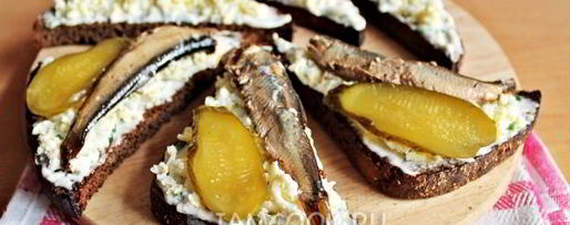 Шаг 8: бутербродов со шпротами с черным хлебом