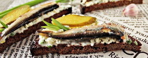 Шаг 10: бутербродов со шпротами с черным хлебом