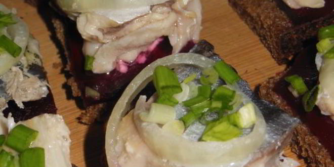 Рецепт бутербродов со скумбрией быстрого домашнего посола