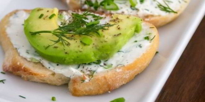 Рецепт быстрых бутербродов с авокадо