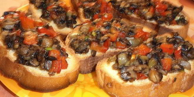 Рецепт горячих бутербродов с грибами и сладким перцем