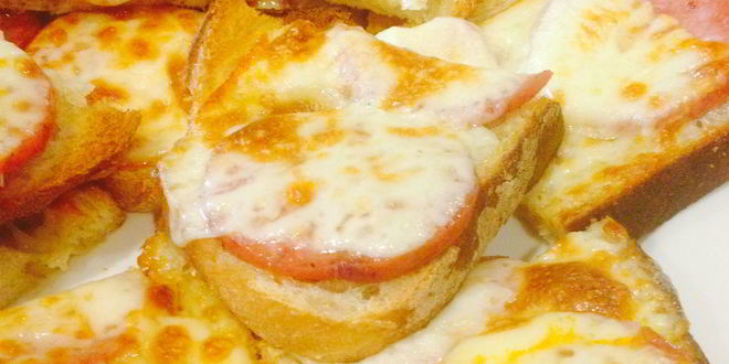 Рецепт горячих бутербродов с колбасой