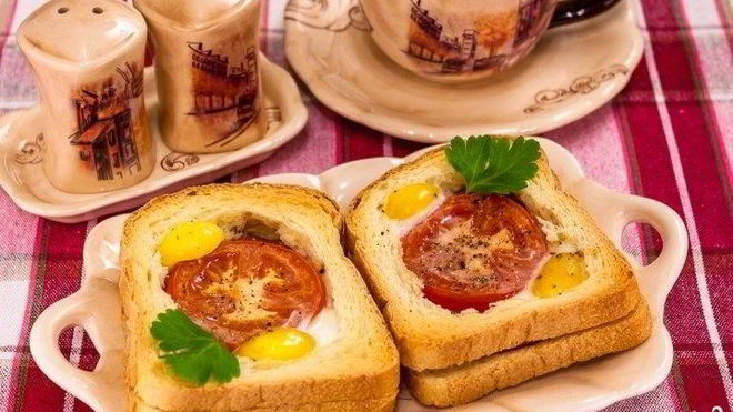 Рецепт Горячих бутербродов с окороком, помидорами и яйцами