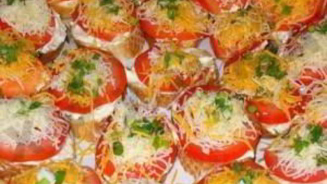 Рецепт Горячих бутербродов с помидором сыром и чесноком la tartine