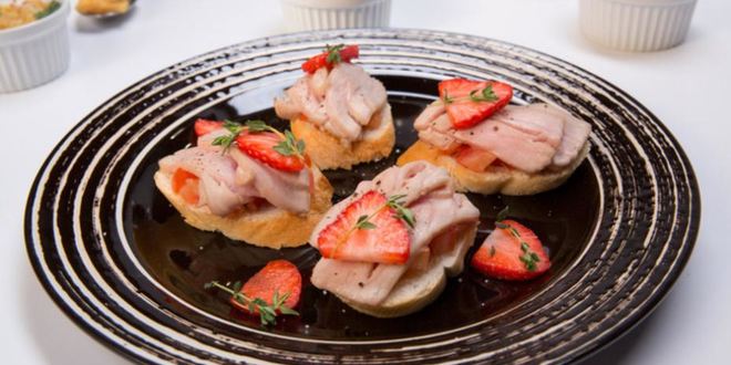 Рецепт горячих бутербродов с тунцом и помидорами