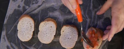 Шаг 2: горячих бутербродов с тунцом и помидорами