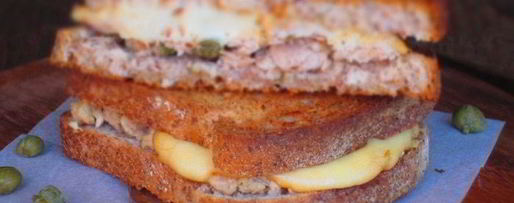 Шаг 6: горячего бутерброда с тунцом и копченым сыром