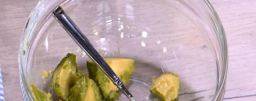 Шаг 2: хитрого бутерброда с авокадо и яичницей