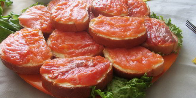 Рецепт классического бутерброда с красной рыбой и зеленью