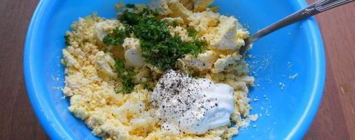 Шаг 2: намазки для бутербродов из вареных желтков и плавленого сыра