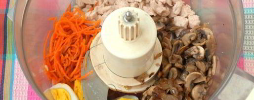 Шаг 2: намазки для бутербродов с индейкой, шампиньонами и корейской морковью