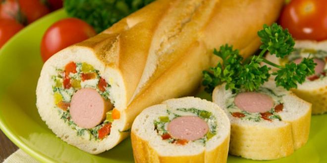 Рецепт закрытого бутерброда с сосисками, соленым огурцом и болгарским перцем