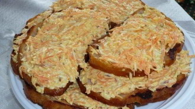 Рецепт Закусочных бутербродов с сырой морковью