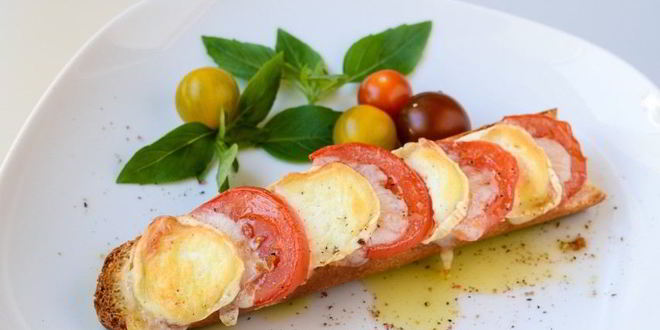 Рецепт запеченного бутерброда с сыром и помидорами