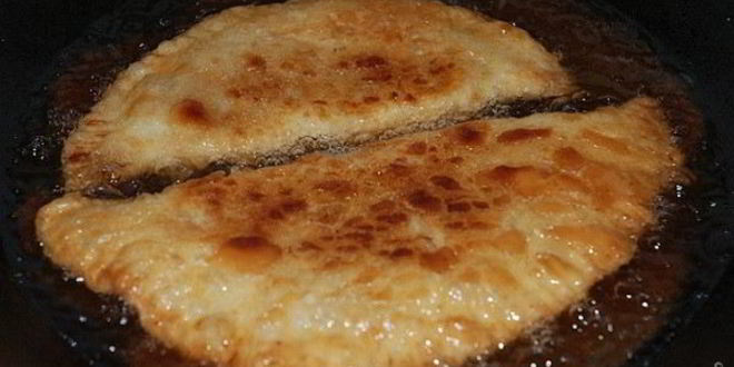 Рецепт чебуреков из слоеного теста