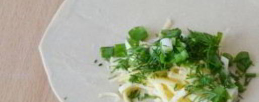 Шаг 2: чебуреков с брынзой и зеленью