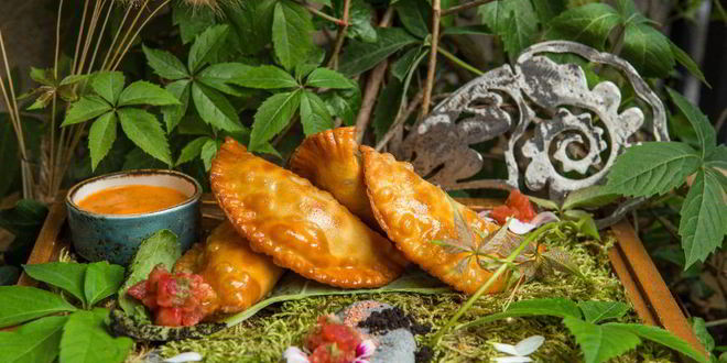 Рецепт чебуреков с говядиной и с песто из запеченного болгарского перца