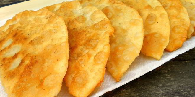 Рецепт чебуреков с куриным фаршем и сыром