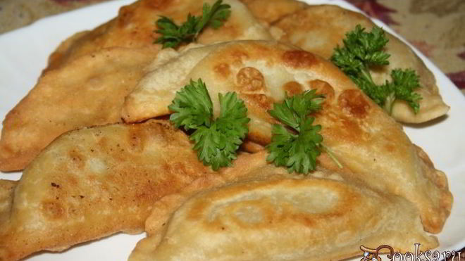 Рецепт Сочных хрустящих чебуреков со свининой