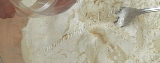 Шаг 2: теста для чебуреков на воде и маргарине