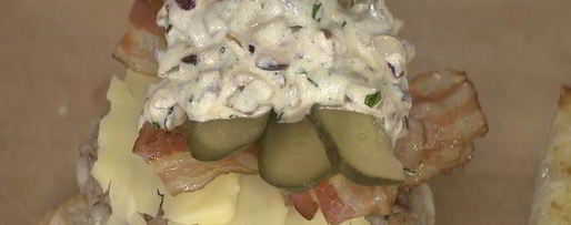 Шаг 13: чизбургера с беконом и дижонским соусом