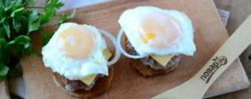 Шаг 4: чизбургера с гренками и яйцом