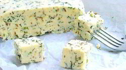 Рецепт Домашнего сыра с зеленью и тмином