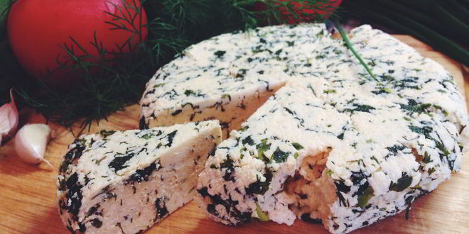 Рецепт домашнего сыра с зеленью и тмином