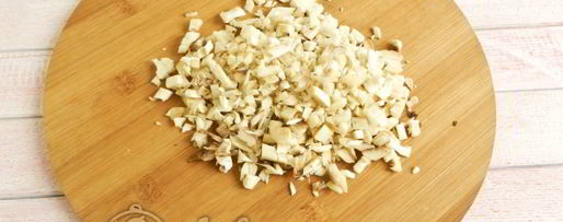 Шаг 1: фаршированных шампиньонов с перепелиными яйцами