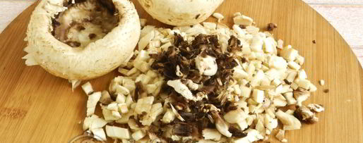 Шаг 2: фаршированных шампиньонов с перепелиными яйцами