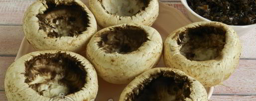 Шаг 5: фаршированных шампиньонов с перепелиными яйцами