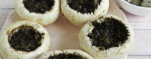 Шаг 6: фаршированных шампиньонов с перепелиными яйцами