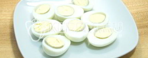 Шаг 1: фаршированных яиц дед мороз