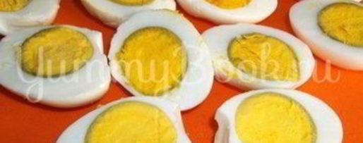 Шаг 1: фаршированных яиц икрой минтая