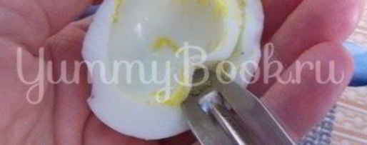 Шаг 2: фаршированных яиц икрой минтая