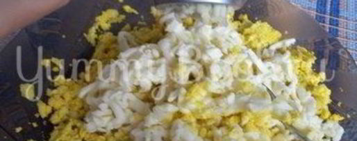 Шаг 4: фаршированных яиц икрой минтая