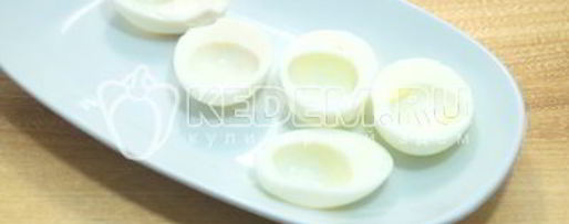 Шаг 2: фаршированных яиц на праздничный стол