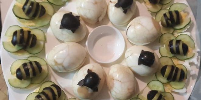 Рецепт фаршированных яиц пчелки