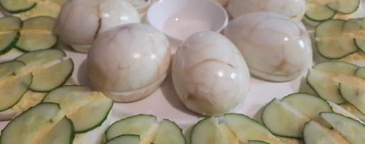 Шаг 4: фаршированных яиц пчелки