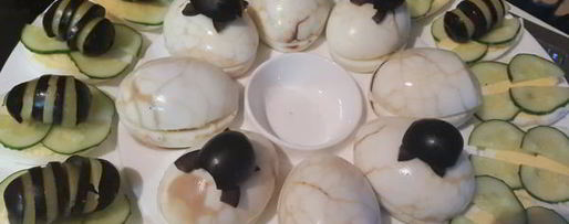 Шаг 5: фаршированных яиц пчелки