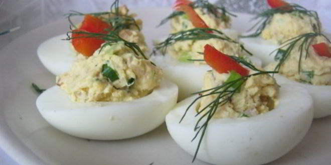 Рецепт фаршированных яиц с беконом