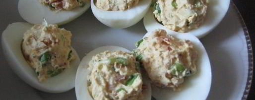 Шаг 3: фаршированных яиц с беконом