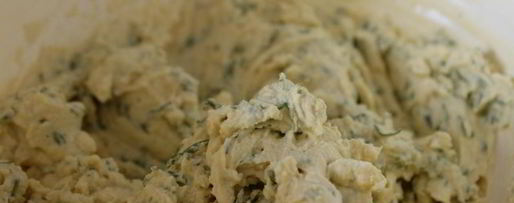 Шаг 2: фаршированных яиц с мягким творогом и лососевой пастой