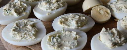 Шаг 3: фаршированных яиц с мягким творогом и лососевой пастой