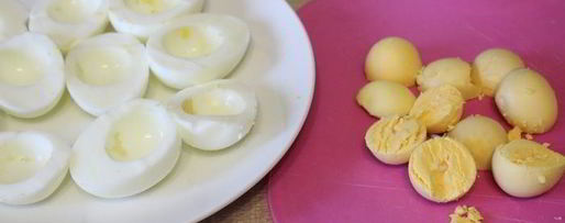 Шаг 1: фаршированных яиц с паштетом из индейки