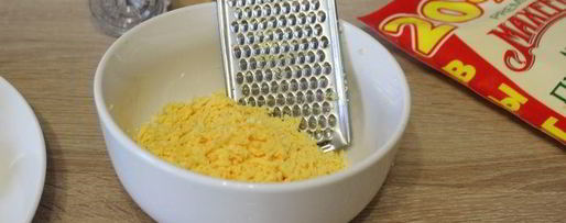 Шаг 2: фаршированных яиц с паштетом из индейки