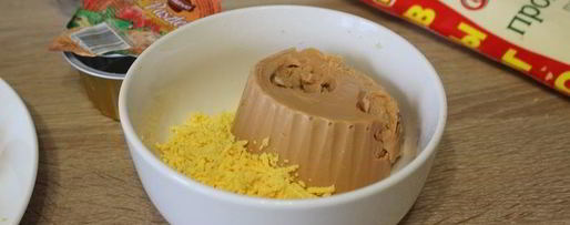 Шаг 3: фаршированных яиц с паштетом из индейки